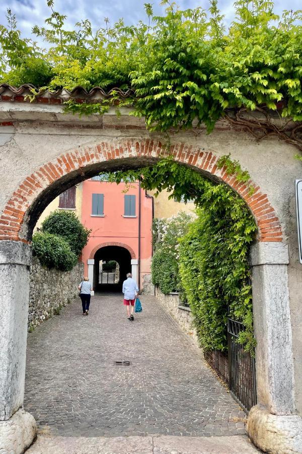 Апартаменты Borgo Dei Sogni Сан-Феличе-дель-Бенако Экстерьер фото