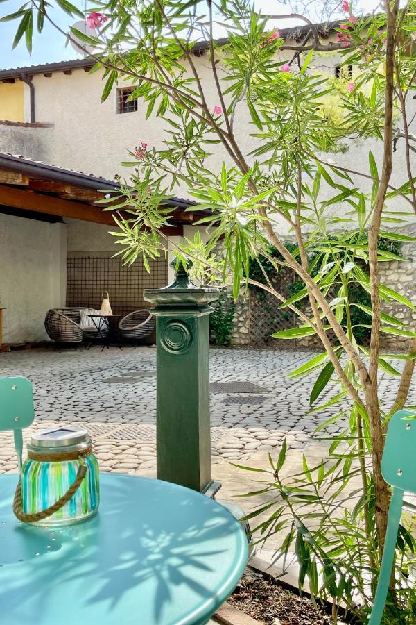 Апартаменты Borgo Dei Sogni Сан-Феличе-дель-Бенако Экстерьер фото