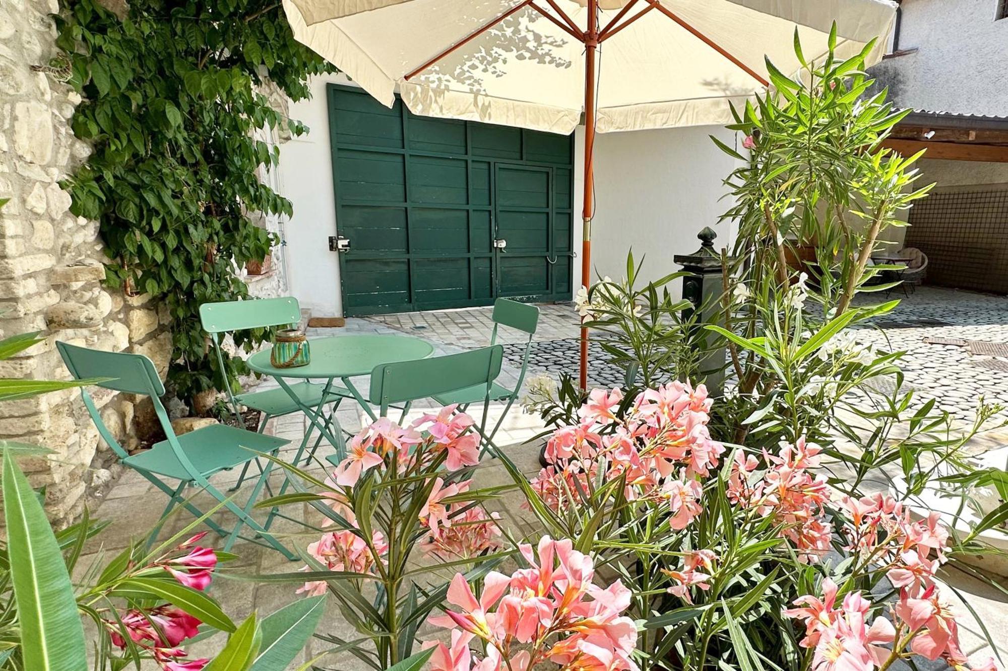 Апартаменты Borgo Dei Sogni Сан-Феличе-дель-Бенако Экстерьер фото