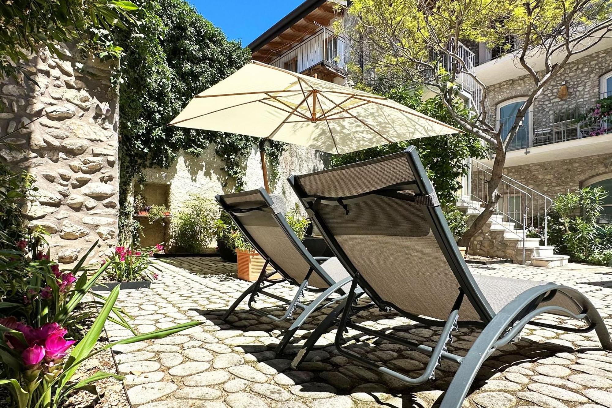 Апартаменты Borgo Dei Sogni Сан-Феличе-дель-Бенако Экстерьер фото